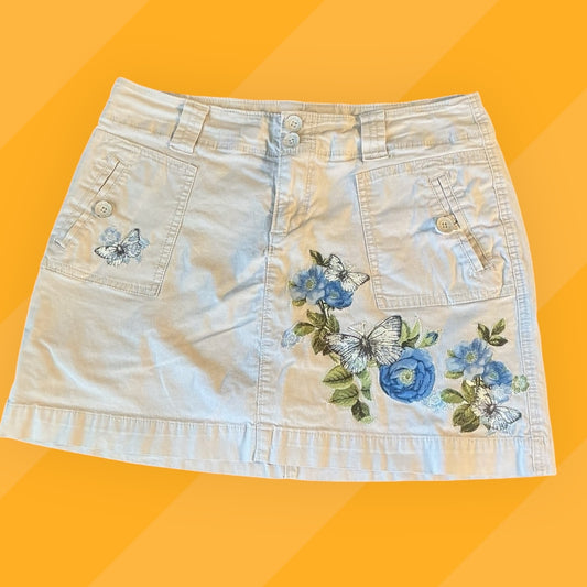 Women’s Size 6 Skirt/Shorts with Appliquéd Butterfly and Rose Embellishment